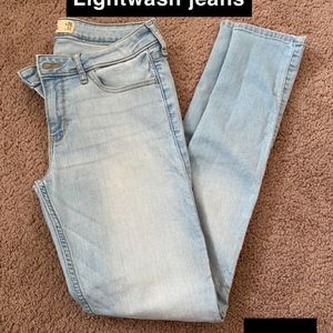 Hollister Lightwash 7R Jeans